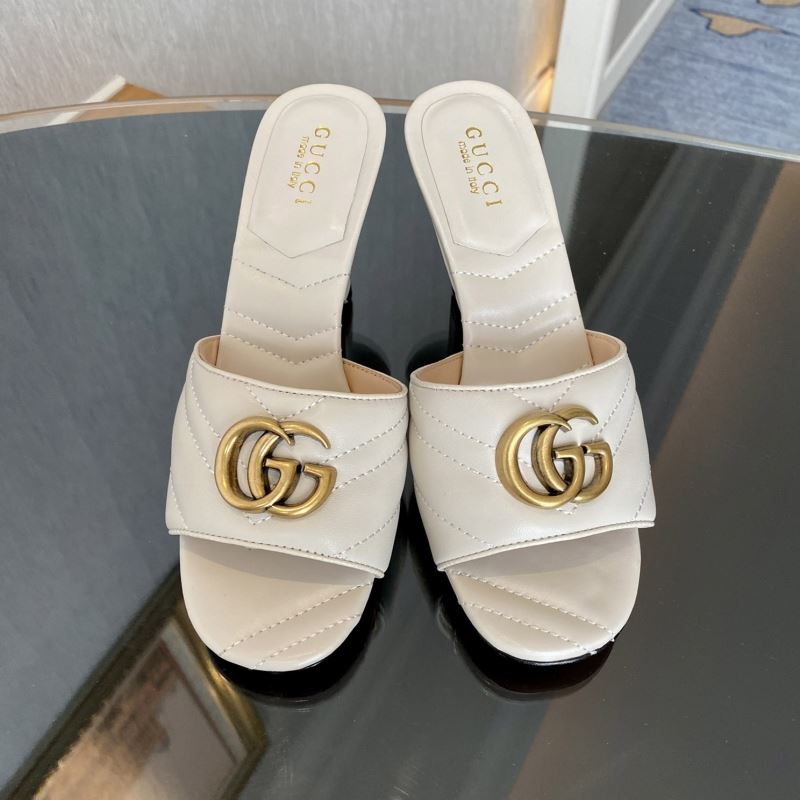 G*u*i sandals